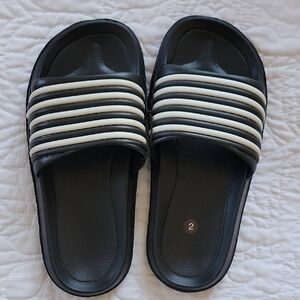 Kids Black & White Rubber Slide Sandals Size 2